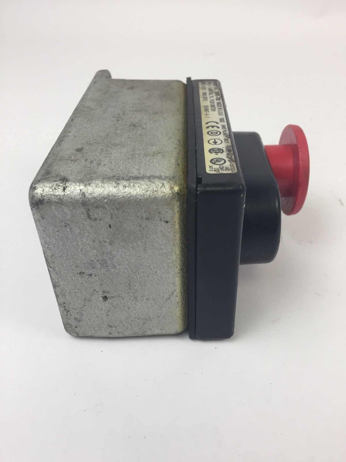 REES 03605-032 PUSH BUTTON 1 INCH GREEN BUTTON 1 3/4 INCH RED BUTTON