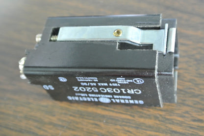 GE CR103C5202 - SQUARE INDICATING LIGHT - GREEN LENS - 125V AC/DC - NEW SURPLUS