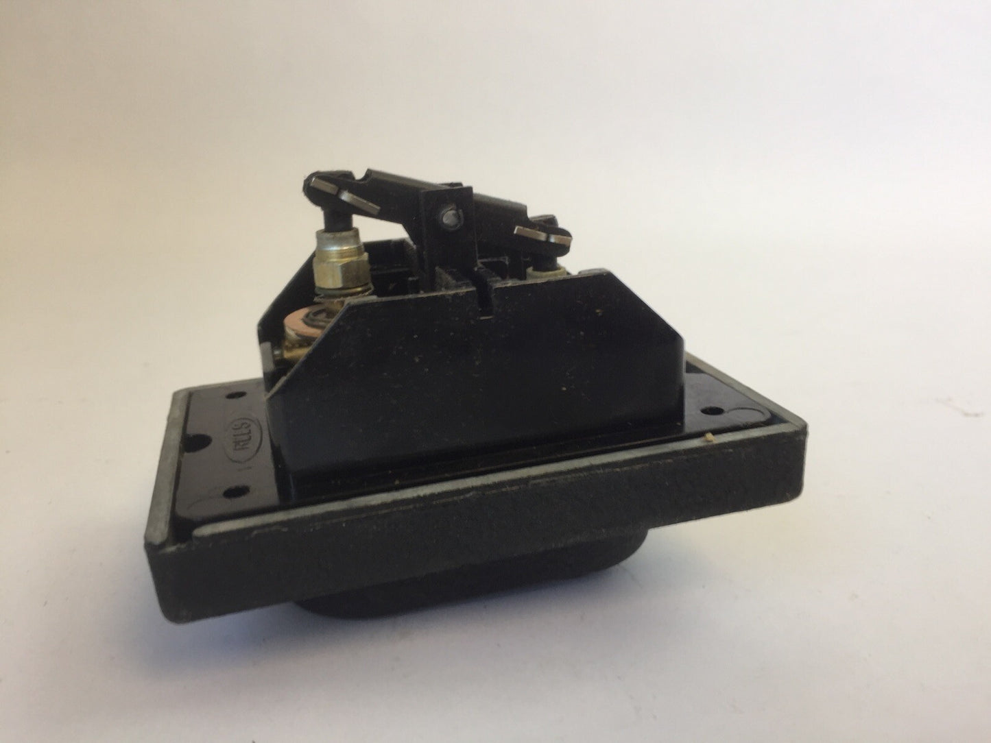 REES 00580-001 PUSHBUTTON SWITCH BLACK AUTO ON AUTO OFF