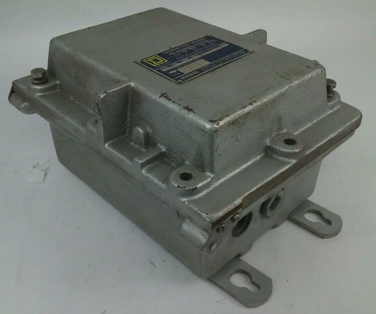 SQUARE D CLASS 8903 TYPE SMR4 8903-SMR4 EXPLOSION PROOF ENCLOSURE SER. A 10x7x7