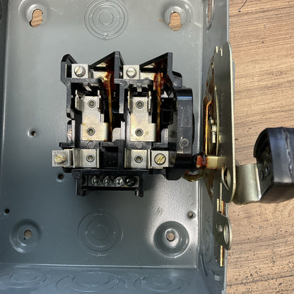 SQUARE D D221N FUSIBLE DISCONNECT SWITCH SER.E3 30A 240VAC 3PH 60HZ