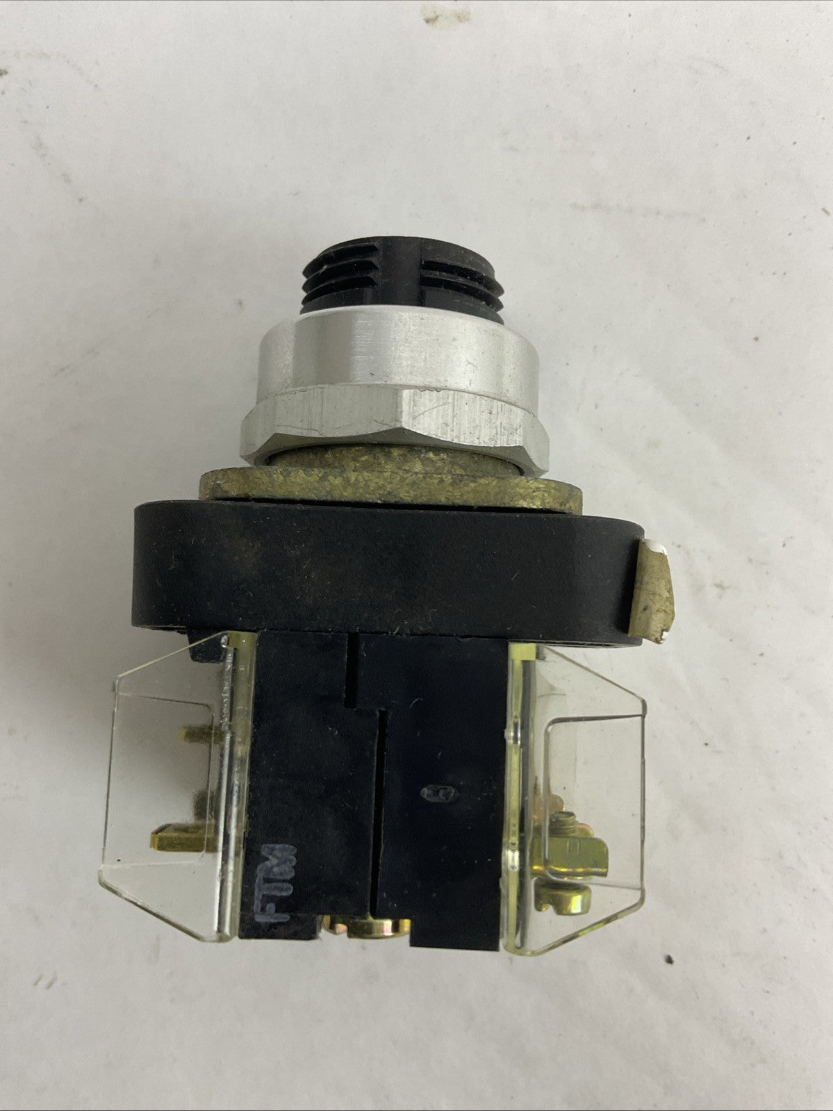 ALLEN BRADLEY 800T-QMH24A SER T ILLUMINATED PUSH BUTTON 24V NO LENS