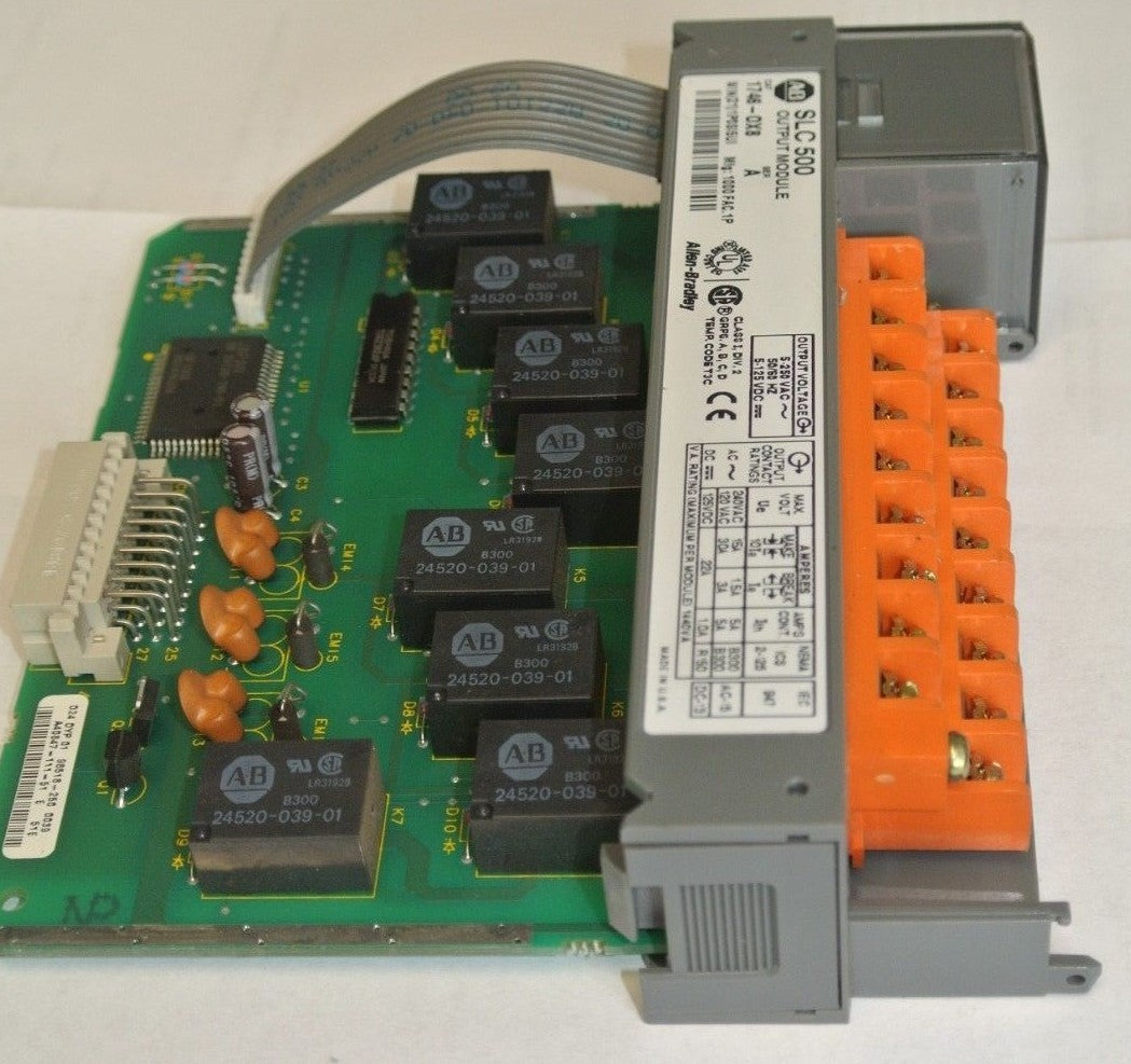 ALLEN-BRADLEY 1746-OX8 Ser. A- SLC500 OUTPUT MODULE  5-250VAC, 5-125VDC NO COVER