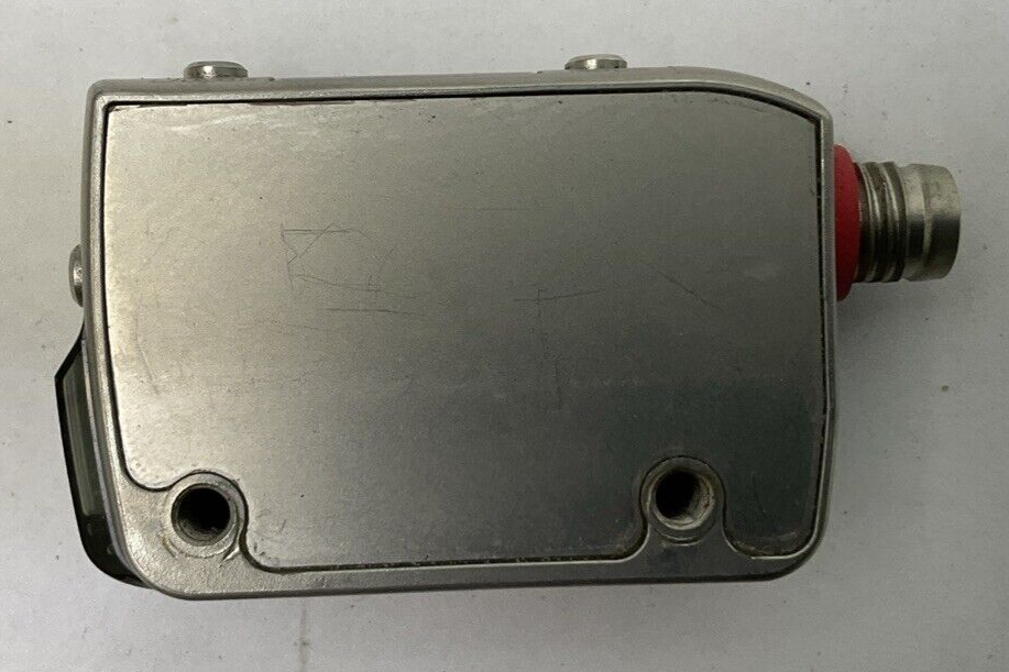 KEYENCE LR-ZB100CN LASER SENSOR 10-30VDC