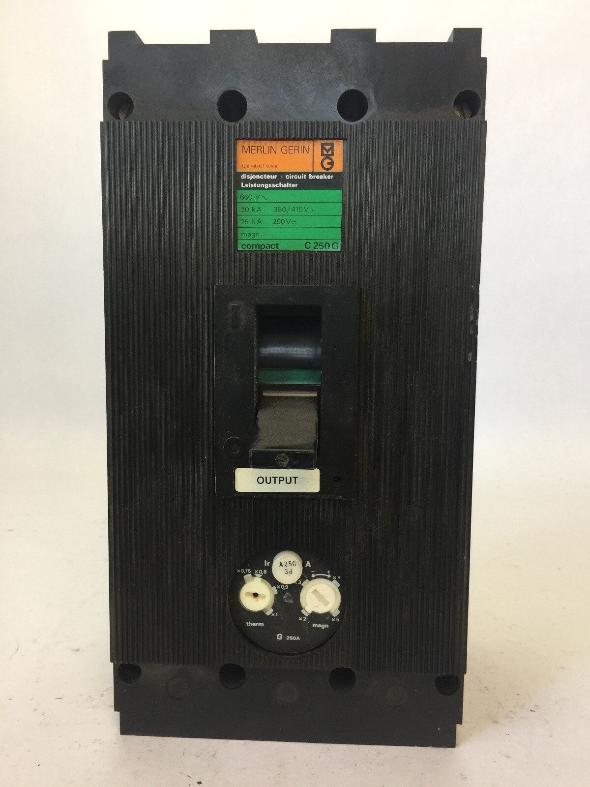 MERLIN GERIN C250G CIRCUIT BREAKER COMPACT 600VAC 250VDC 3 POLE 250A