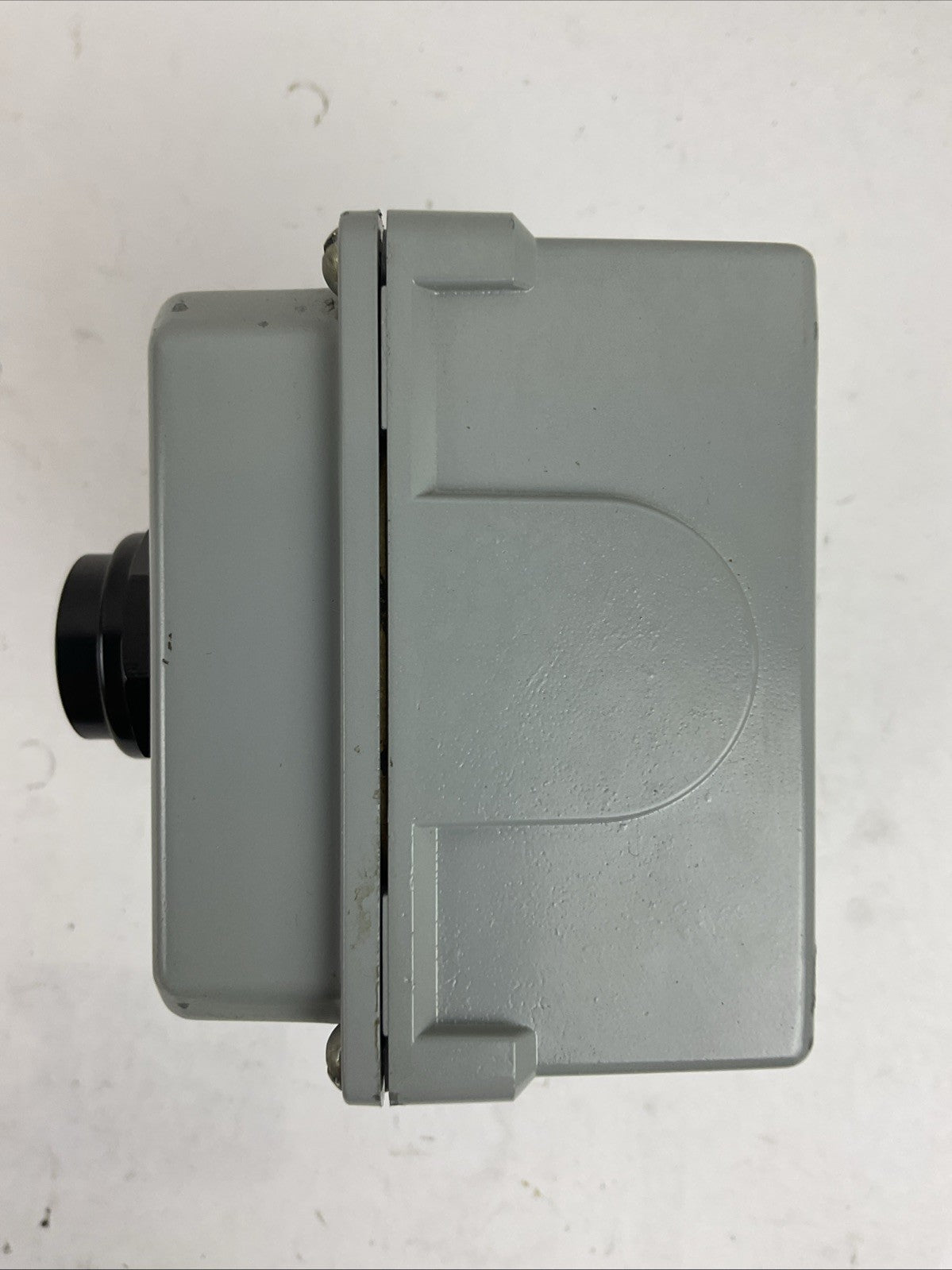 EATON CUTLER HAMMER E34EX7023 DIE CAST ENCLOSURE GREEN START RED STOP BUTTON
