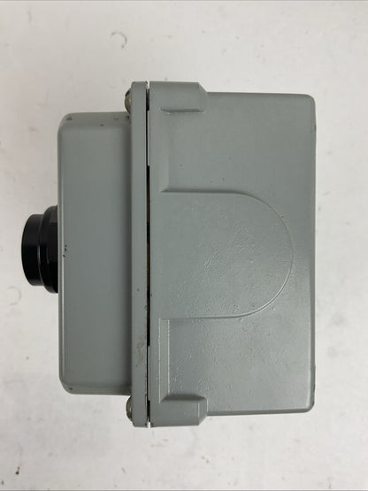 EATON CUTLER HAMMER E34EX7023 DIE CAST ENCLOSURE GREEN START RED STOP BUTTON