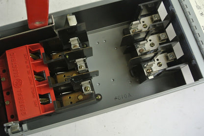 GE QMR361 FUSIBLE QMR-TYPE PANELBOARD / DISCONNECT SWITCH - 600V, 30A, 3-POLE