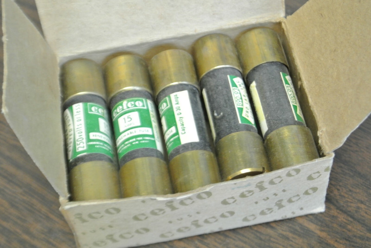 BOX of 10 / CEFCO R15 RENEWABLE FUSES / 15A / 250V / NEW SURPLUS