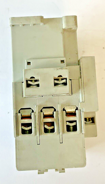 ALLEN BRADLEY 100-C30*00 CONTACTOR SER.C 690V 65A W/ 100-S SER.B AUX CONTACT