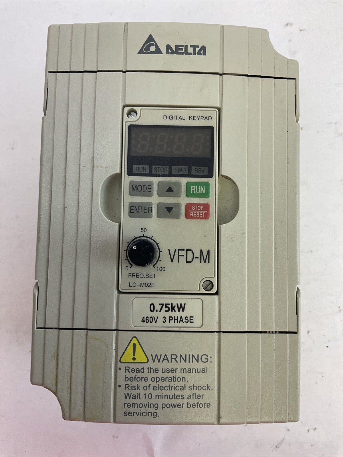 DELTA VFD007M43B AC DRIVE 0.75kW OUTPUT 3PH 0-480VAC 3A 2.3KVA 1HP