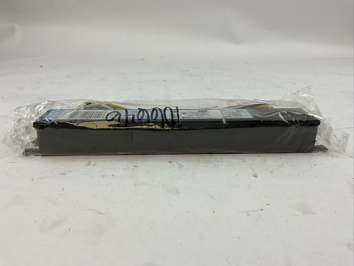 ADVANCE ICN-4P32-N INSTANT START ELECTRONIC BALLAST 120V TO 277V (LOT OF 2)