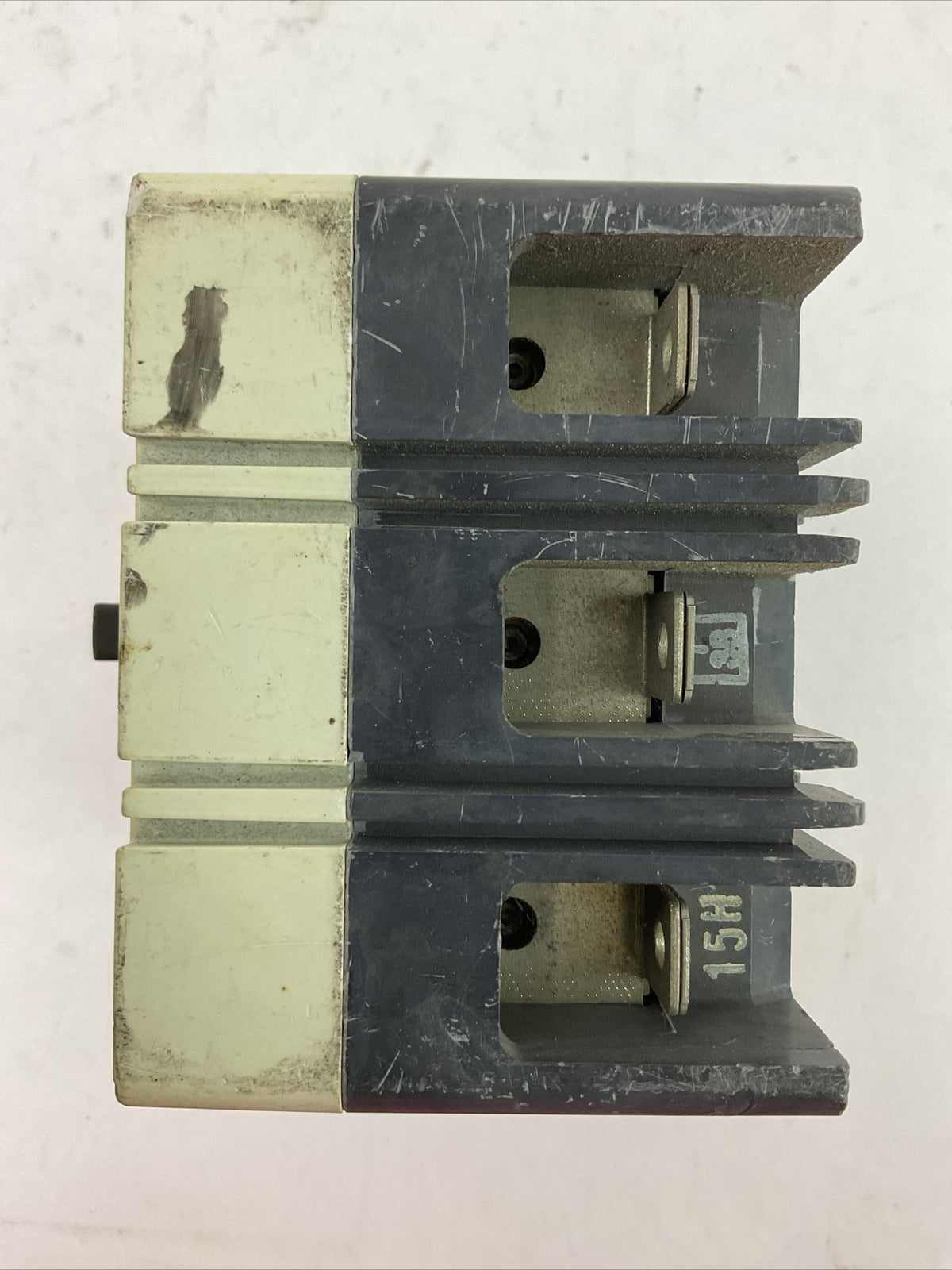 CHALLENGER CE3015 15AMP 480VAC 250VDC 3P MOLDED CASE CIRCUIT BREAKER 6626C03G03