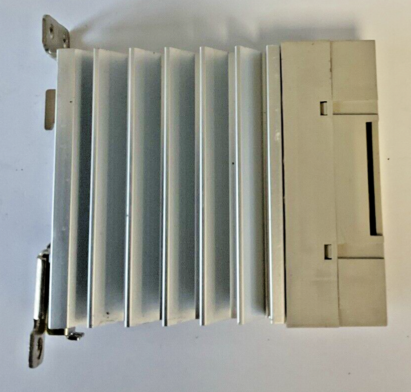 OMRON G3PB-225B-VD SOLID STATE RELAY 50/60HZ 25A 240VAC