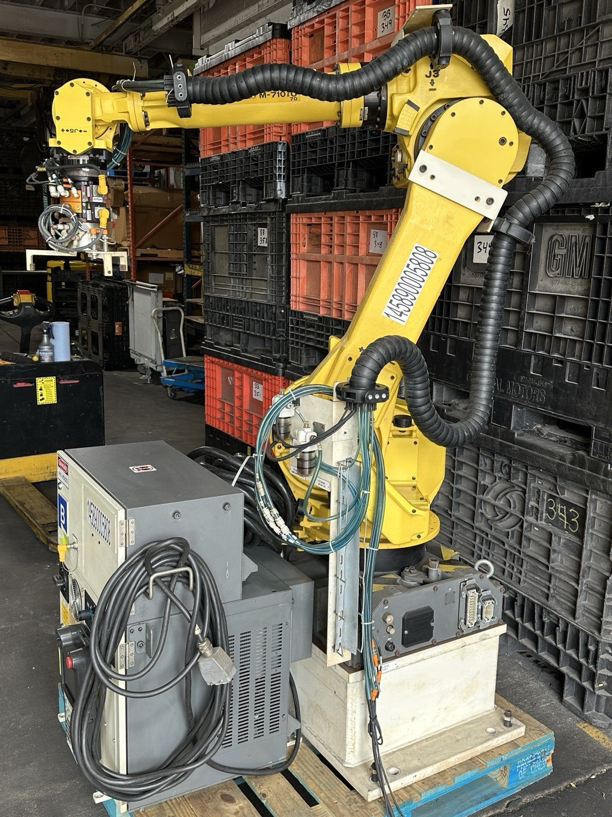 FANUC M710iC/70 ROBOT FOUNDRY PRO & R30iB CONTROLLER **ONLY 42 HOURS!!!**