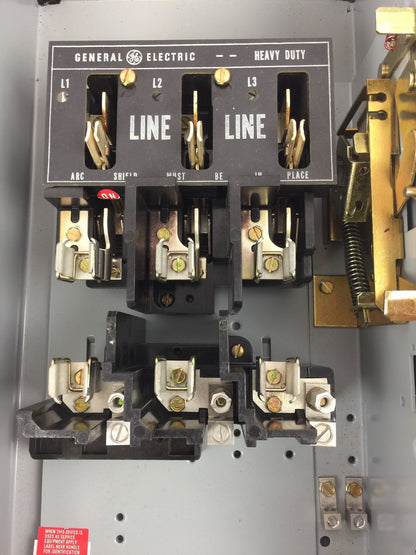 GE TH3322J SAFETY SWITCH 60A 240VAC  250VDC 3 FUSES