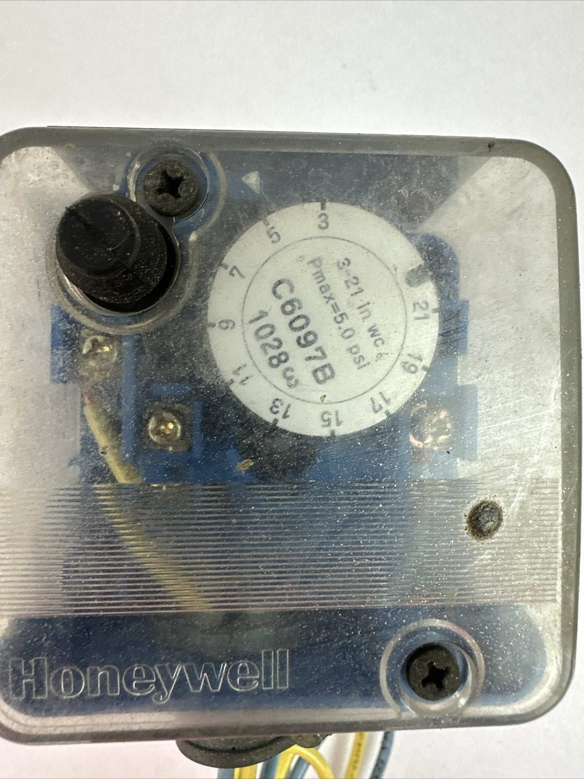 HONEYWELL C6097B GAS PRESSURE VALVE Pmax = 5.0PSI