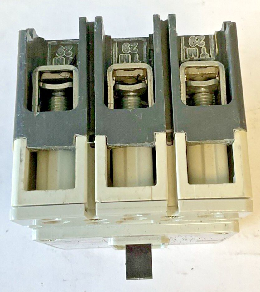 EATON EGB3015FFG CIRCUIT BREAKER 15AMPS 3POLE 250VDC 50/60HZ E125B