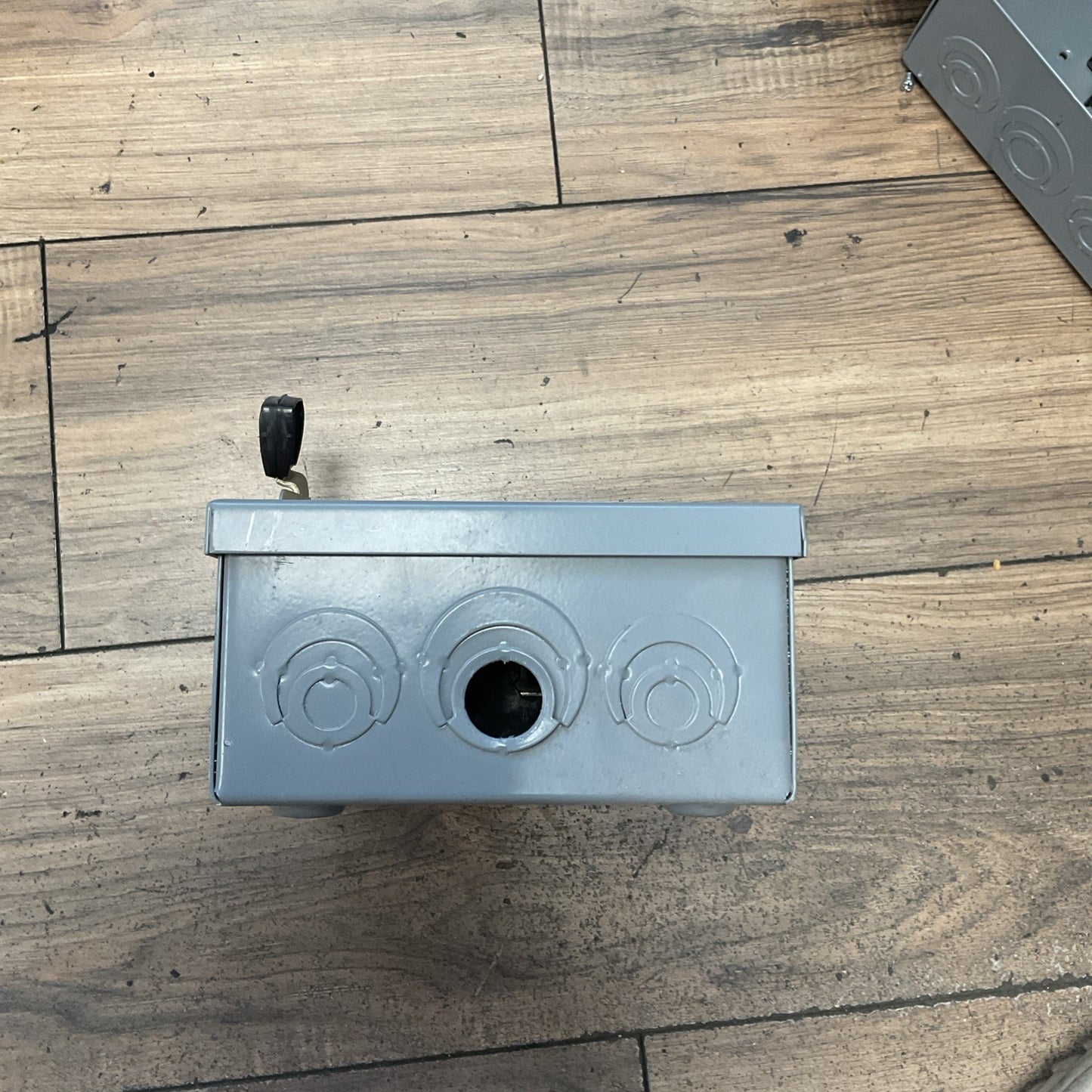 SQUARE D D221N FUSIBLE DISCONNECT SWITCH SER.E3 30A 240VAC 3PH 60HZ