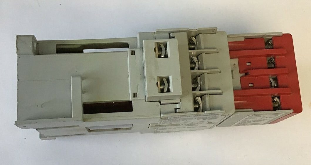 ALLEN BRADLEY 700-CF310D*A CONTACTOR SER.A 600VAC W/ 100S-F SER.B GUARD MASTER
