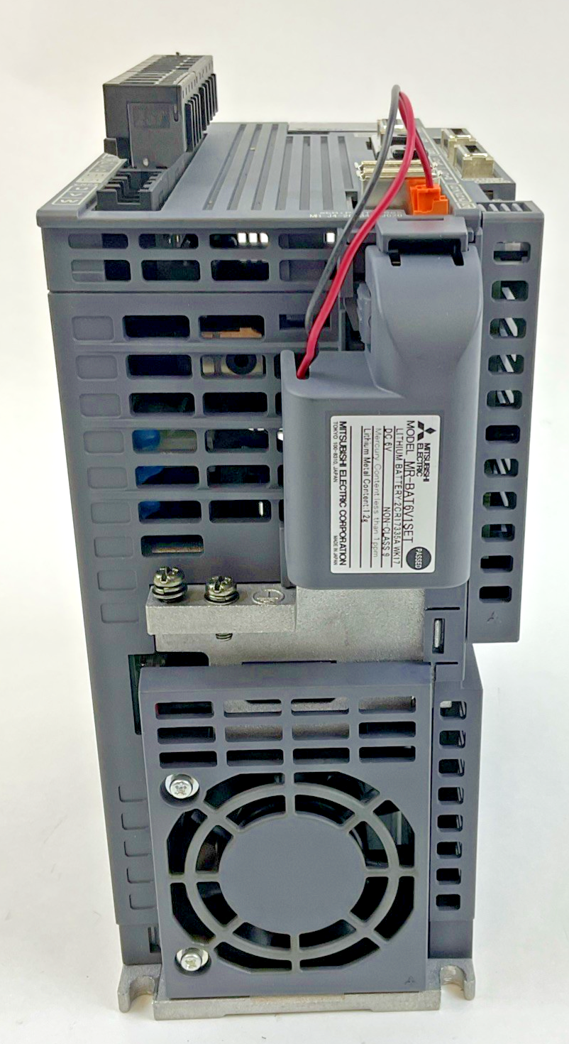 MITSUBISHI MR-J4-200B4-RJ020 AC SERVO 2KW 480V 5.1A/ MR-J4-T20 MR-BAT6V1SET