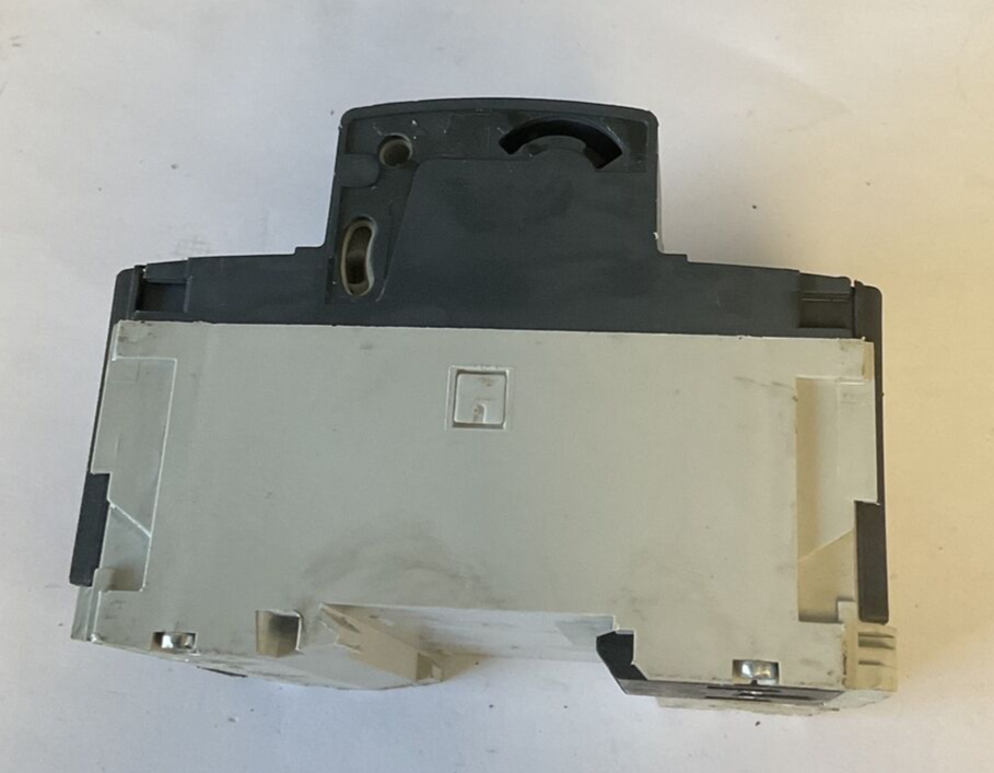 MERLIN GERIN NG125N CIRCUIT BREAKER 32A 690V CAT.A