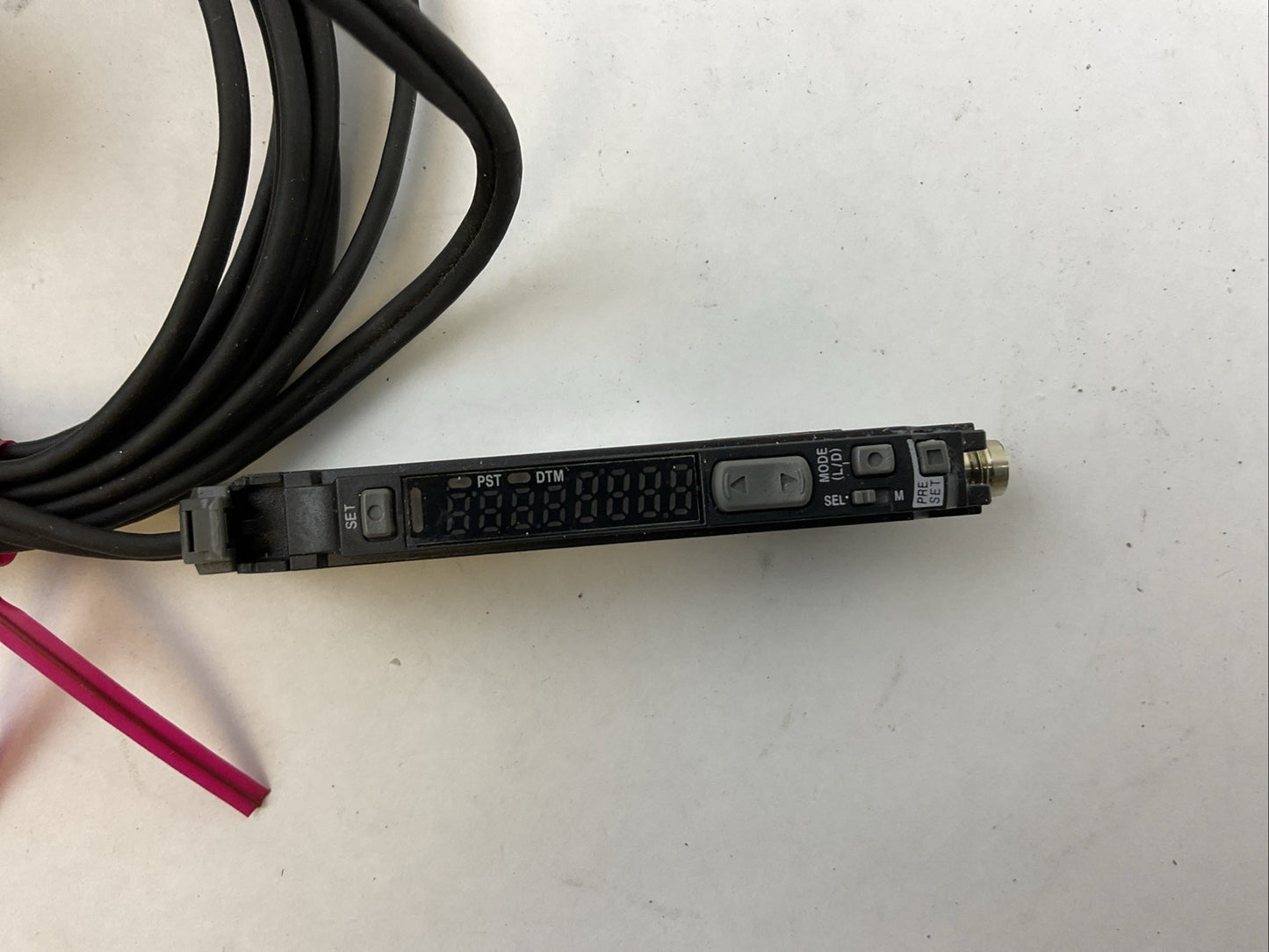 KEYENCE LV-N11CN 24VDC LV-NH37 SENSOR