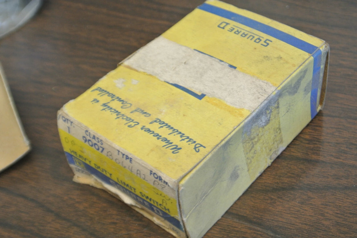 SQUARE D 9007 B064A2 HEAVY DUTY LIMIT SWITCH / NEW SURPLUS / FORM P8