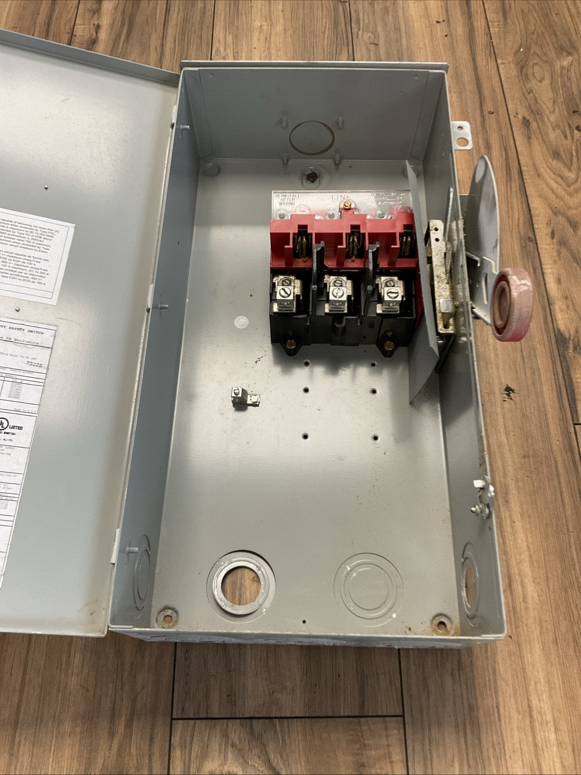 EATON DH363URK 600VAC 100HP 100A 250VDC 20HP NON-FUSIBLE SAFETY SWITCH TYPE 3R