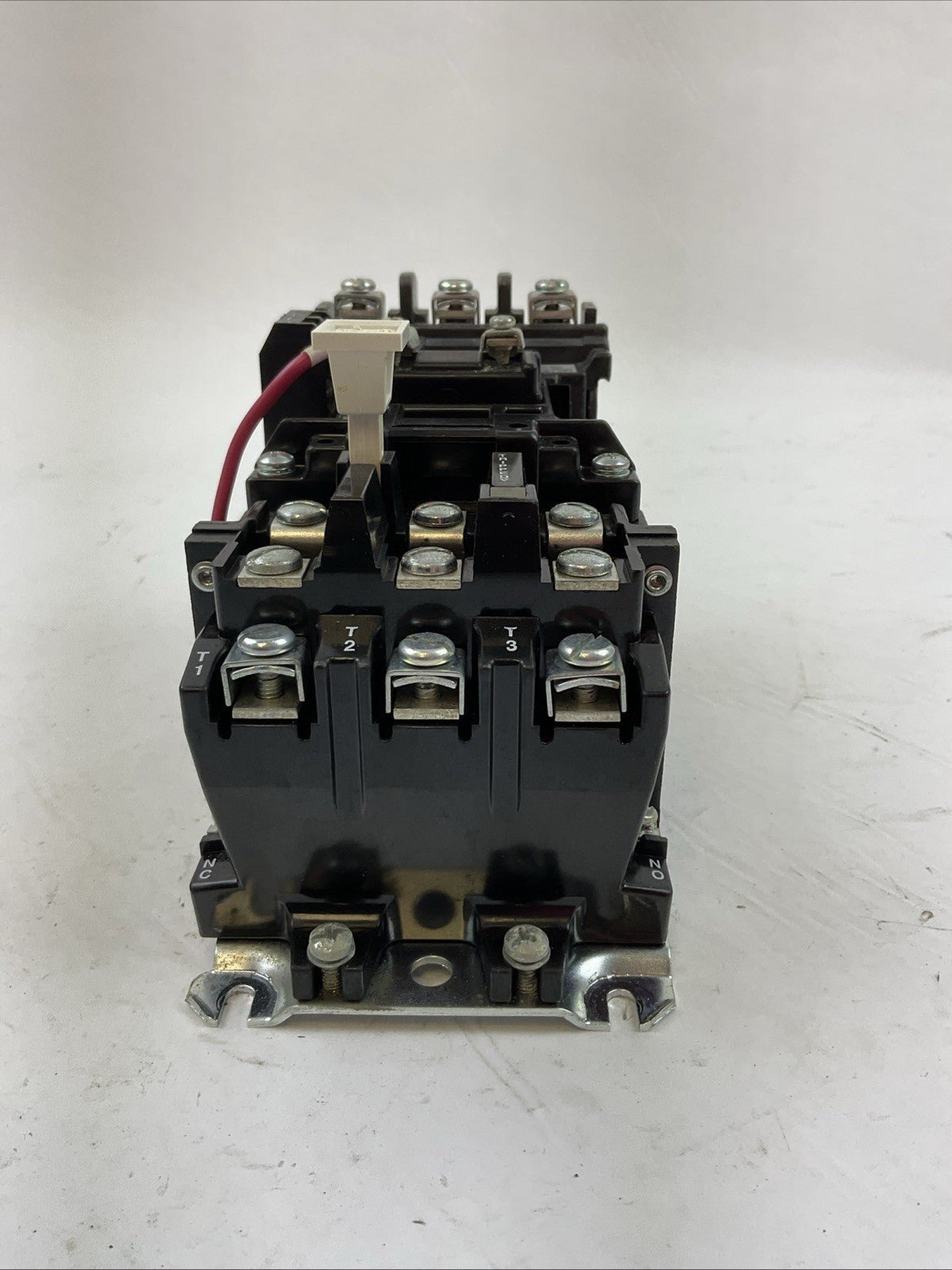 ALLEN BRADLEY STARTER 500F-BOD930 SER C 27A 600VAC 10HP COIL 115-120V 592-EUTB