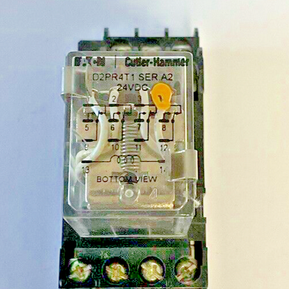 CUTLER HAMMER D2PR4T1 SER.A2 RELAY 24VDC W/ D2PA4 RELAY SOCKET 5A 250V