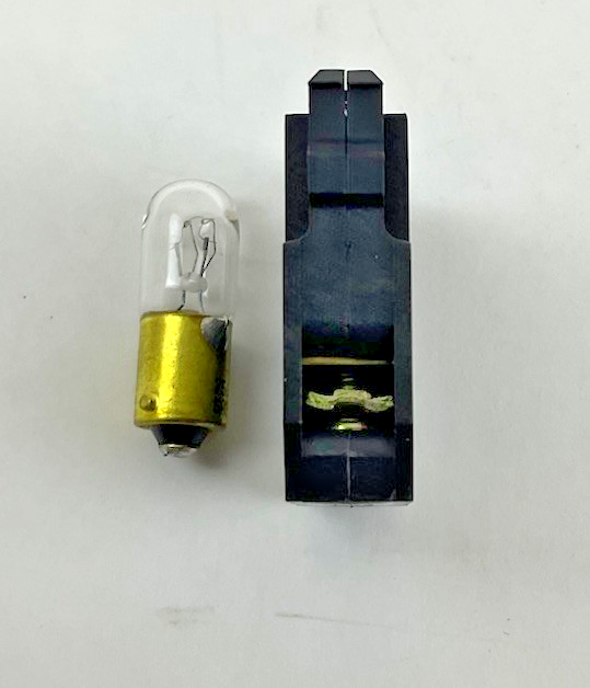 CUTLER HAMMER E22D SERIES A2 250V LIGHT UNIT FULL VOLTAGE CONTACT BLOCK W/BULB