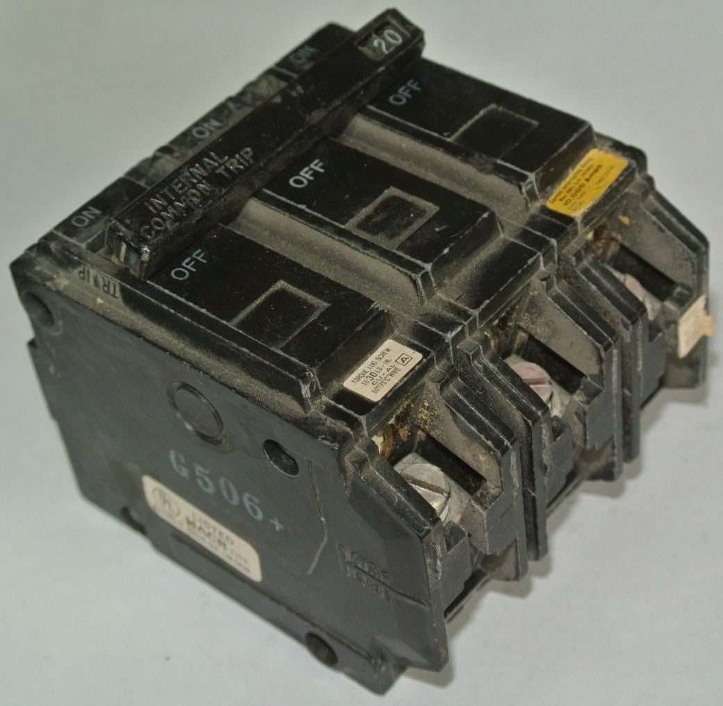 GENERAL ELECTRIC 3-POLE CIRCUIT BREAKER 20A - COMMON-TRIP