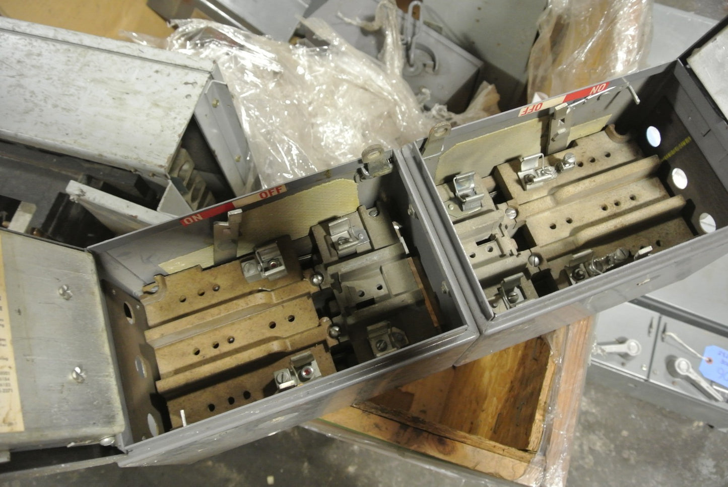 SQUARE D QMB2203T - TWIN PANELBOARD SWITCH - 240VAC, 30A, 2-POLE