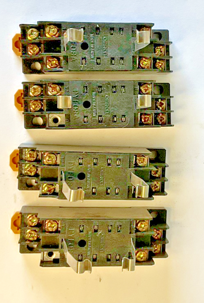 OMRON PYF08A RELAY SOCKET BASE 7A 250V  ***LOTOF4***
