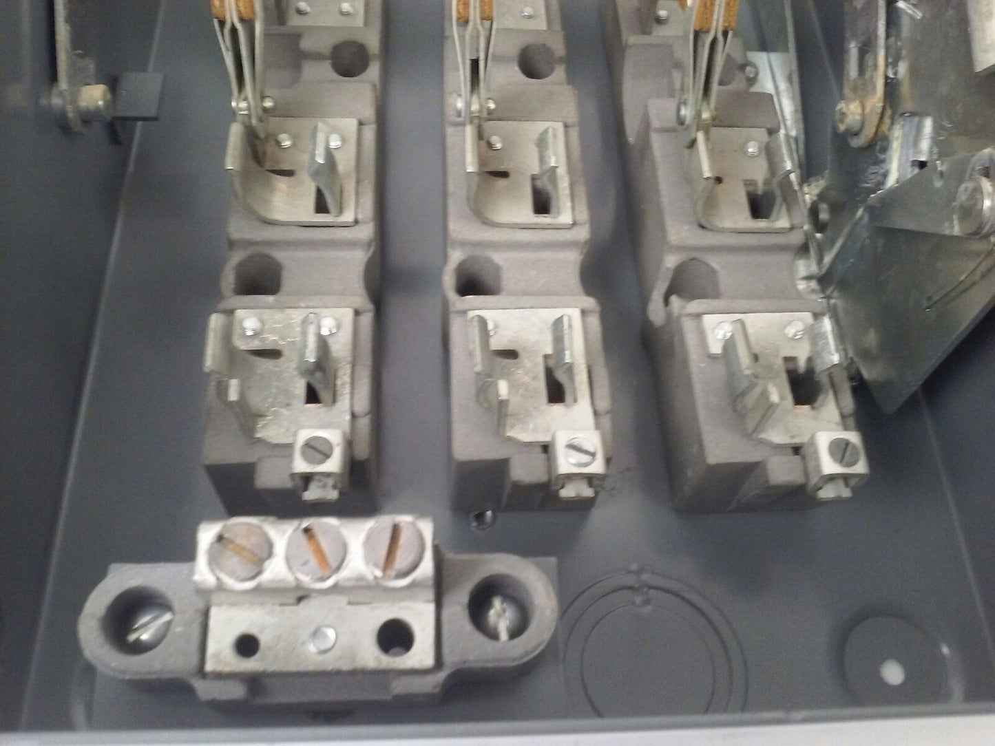 FPE 1632 TYPE A FUSIBLE SAFETY SWITCH 3P, 60A, 240VAC, 4 WIRE, 3 BLADES,7 1/2HP