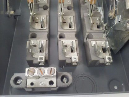 FPE 1632 TYPE A FUSIBLE SAFETY SWITCH 3P, 60A, 240VAC, 4 WIRE, 3 BLADES,7 1/2HP