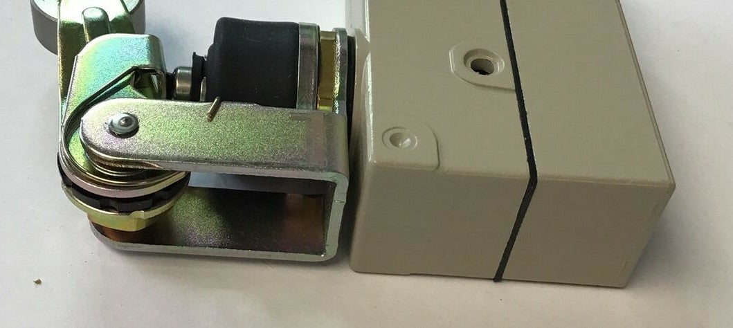 OMRON ZE-NA2-2S LIMIT SWITCH 15A 125,250,OR 480VAC