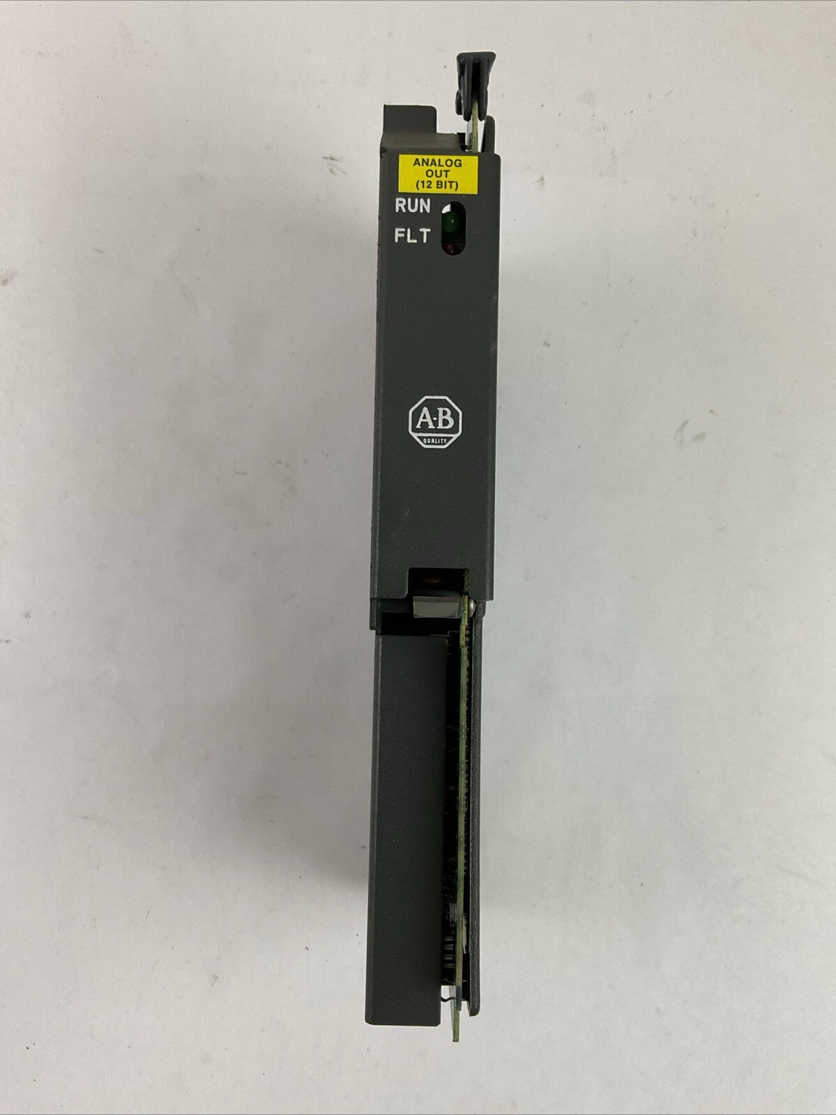 ALLEN BRADLEY 1771-0FE1 ANALOG OUTPUT MODULE SER B FIRMWARE REV B 12 BIT VOLTAGE