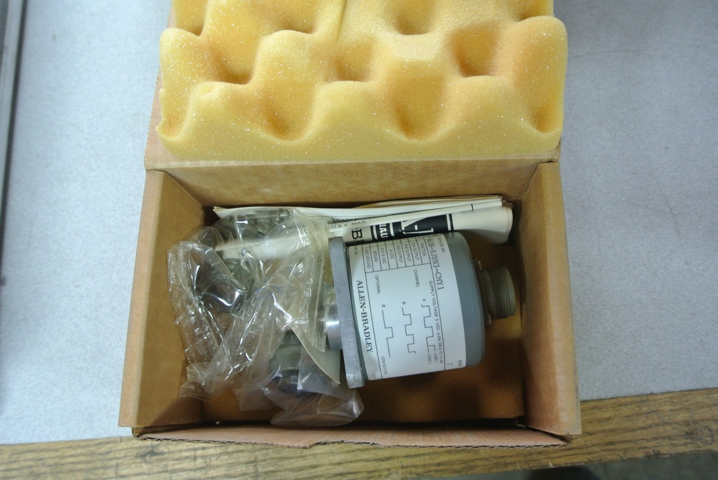 ALLEN-BRADLEY 845N-SJDN3-CMY1 - INCREMENTAL OPTICAL ENCODER - NEW SURPLUS