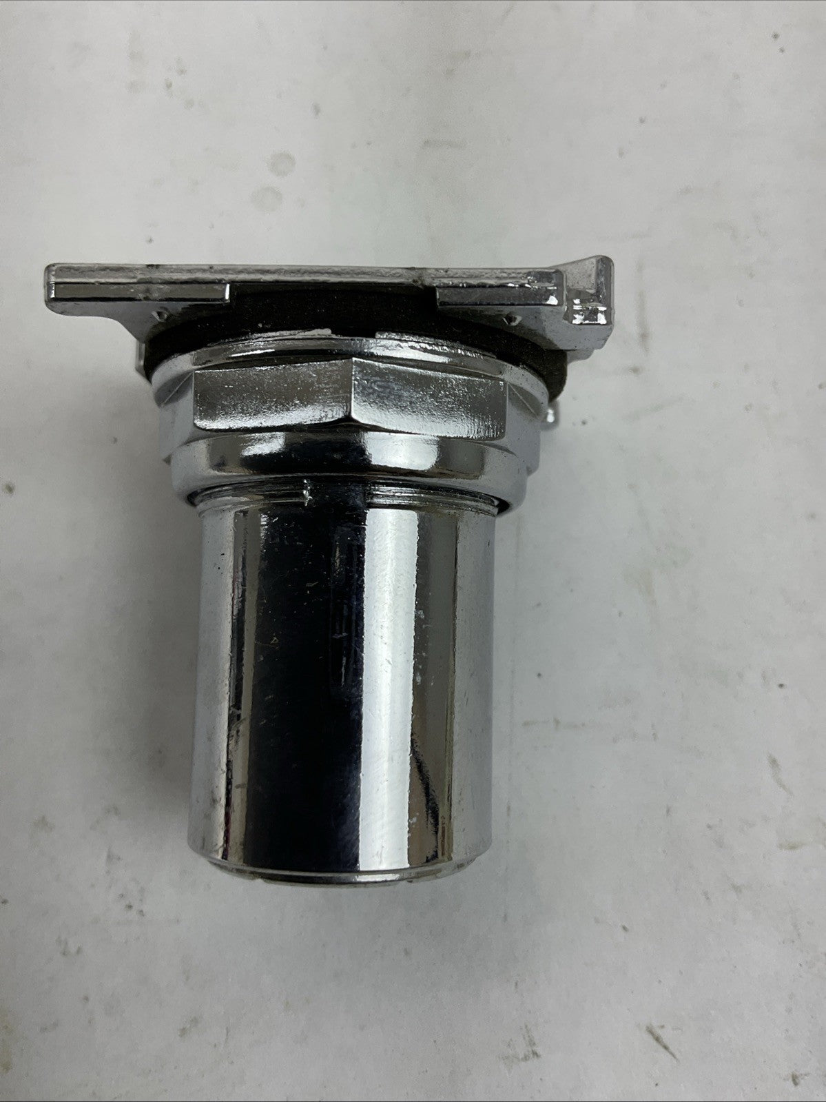 CUTLER HAMMER 10250T15237H620 SELECTOR SWITCH KEY OPERATED 3 POSITION (NO KEY)