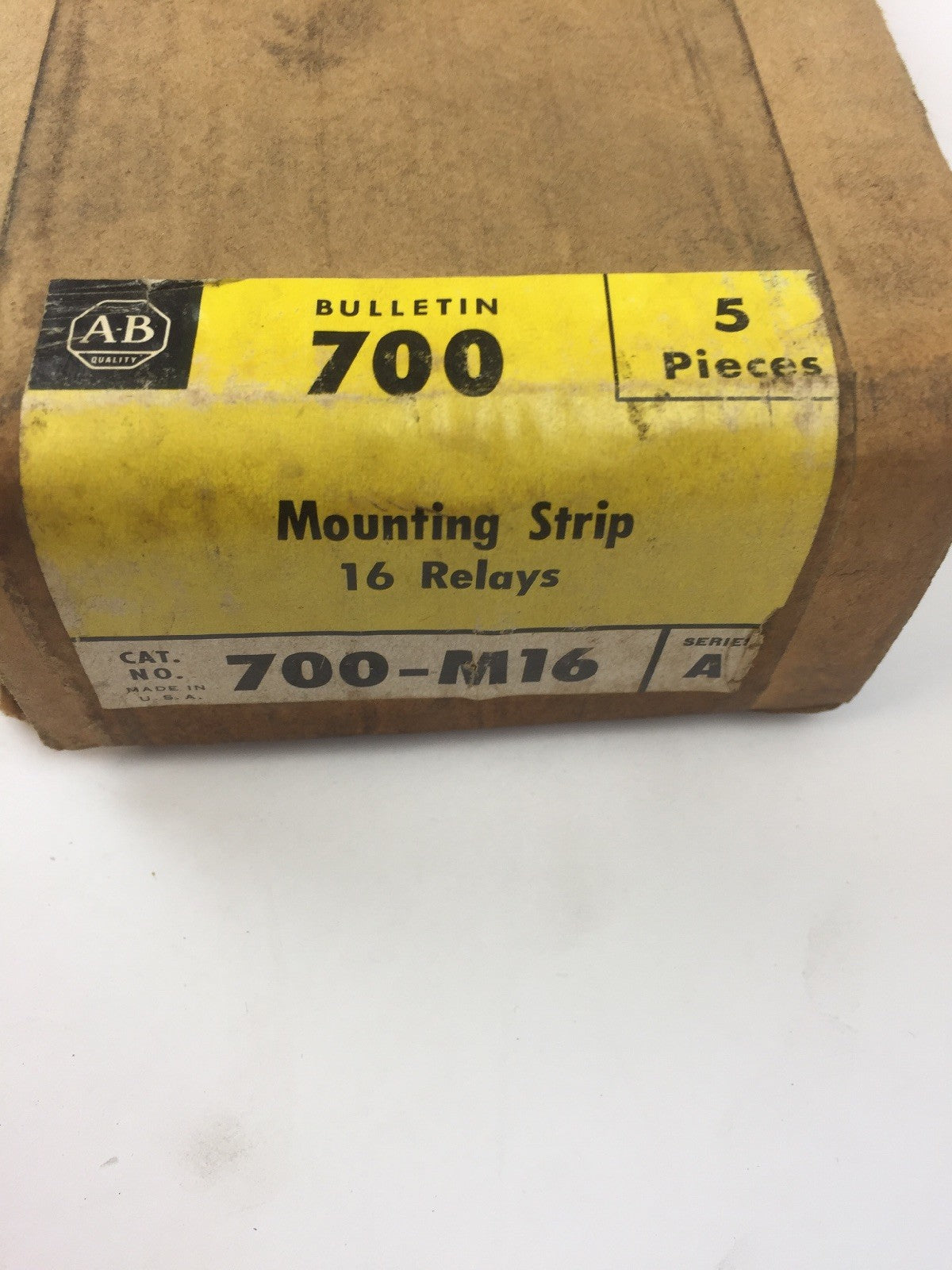 ALLEN BRADLEY 700-M16 MOUNTING STRIP 16 RELAYS 5 PIECES SERIES A