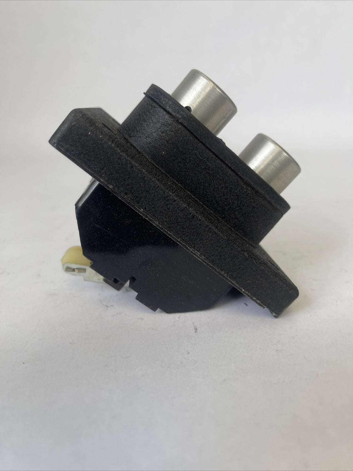 REES 03924-000 CONTROL PUSHBUTTON SWITCH 600VAC 250VDC SAME POLARITY ONLY