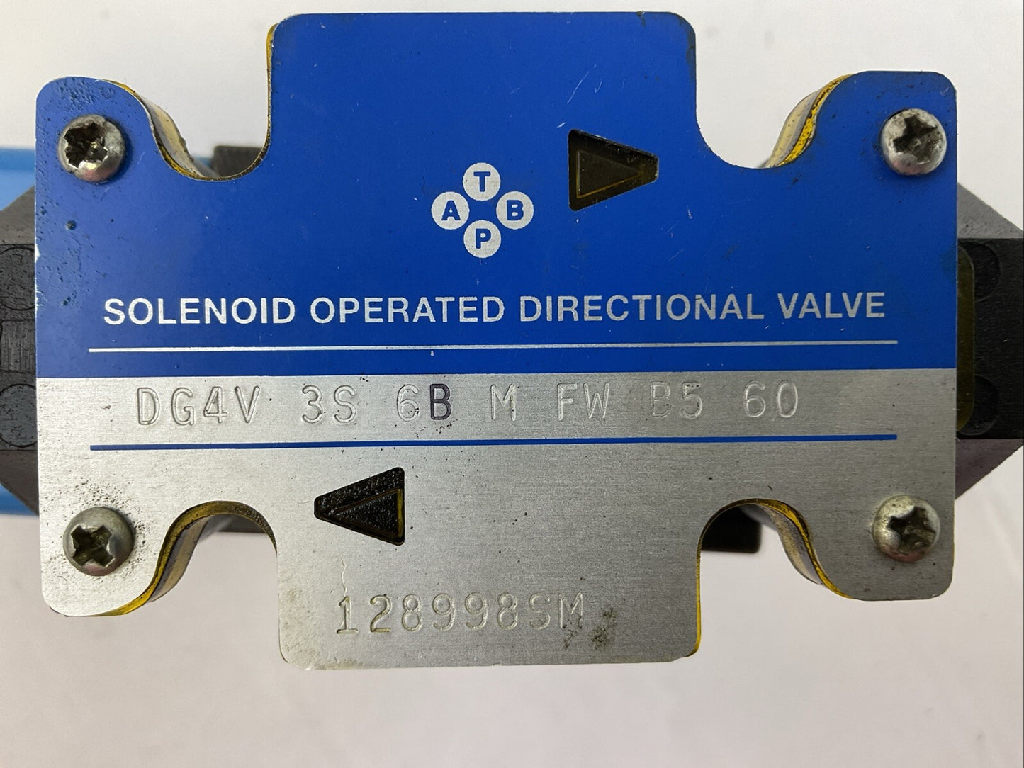 VICKERS DG4V 3S 6B M FW B5 60 SOLENOID OPERATED DIRECTIONAL VALVE 110VAC