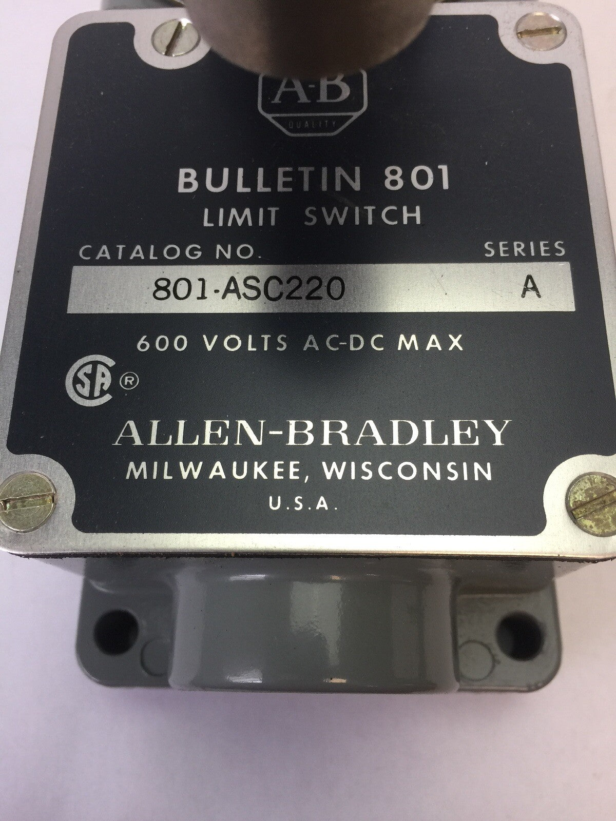 ALLEN BRADLEY 801-ASC220 LIMIT SWITCH ROLLER LEVER 600V AC/DC 1 N.O.-1 N.C. CONT