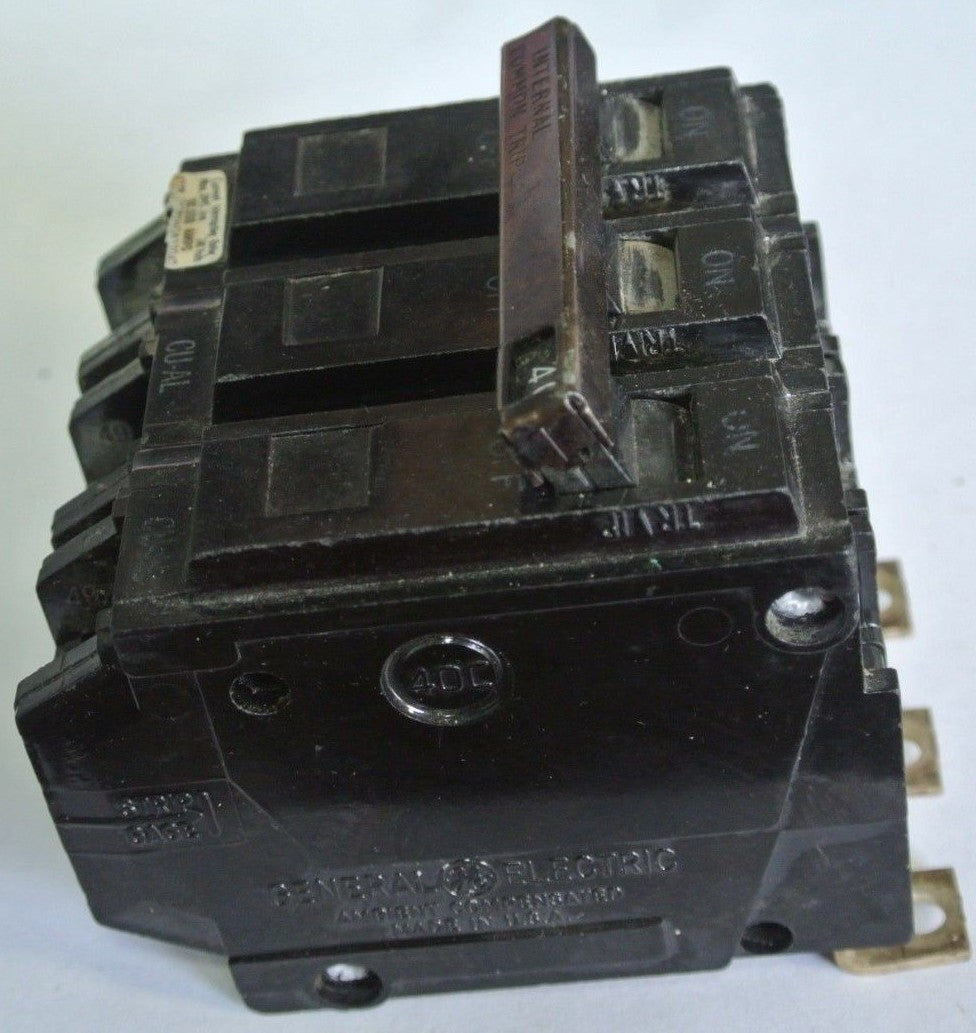 GENERAL ELECTRIC 3-POLE CIRCUIT BREAKER 40A - COMMON-TRIP