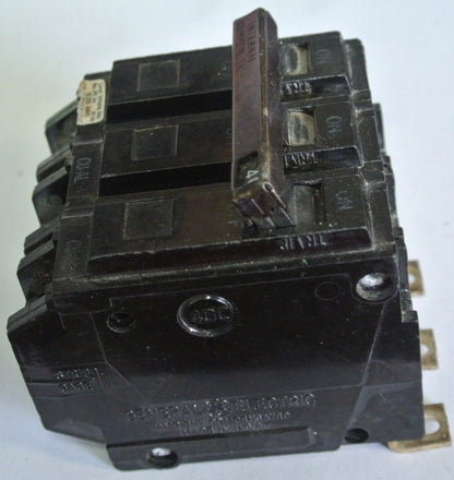GENERAL ELECTRIC 3-POLE CIRCUIT BREAKER 40A - COMMON-TRIP