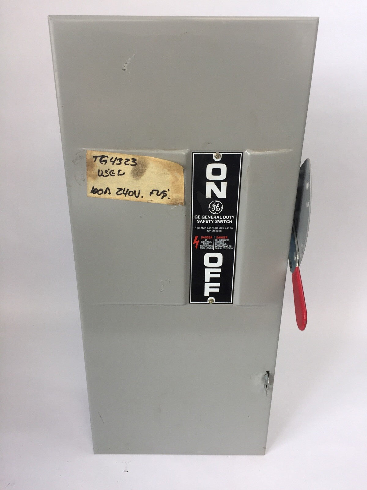 GE TG4323 FUSIBLE SAFETY SWITCH MODEL 8 100AMP 240VAC 250VDC 30HP TYPE 1 INDOOR