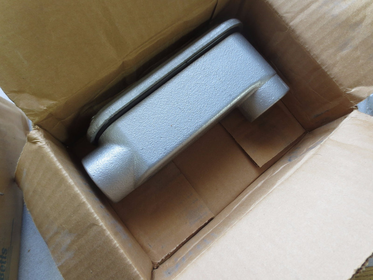 THOMAS & BETTS / T&B BLB4-TB MOGUL CONDUIT OUTLET BODY, COVER, GASKET - 1-1/4"