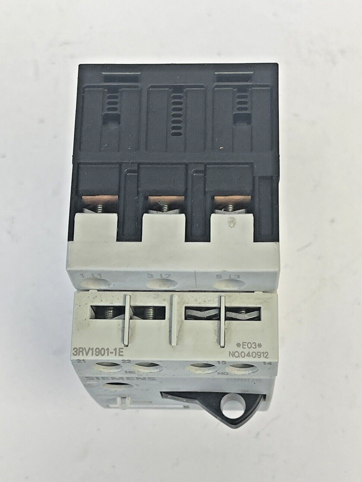 SIEMENS - 3RV1011-1BA10 & 3RV1901-1E-CIRCUIT BREAKER W/ SWITCH TRANSVERSE